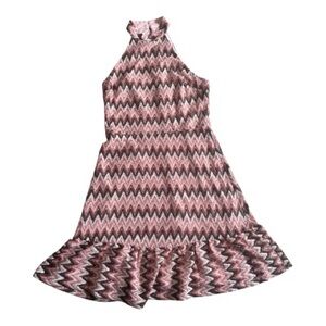 Donna Morgan for Maggy chevron print halter neck dress in light pink/neutral.